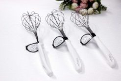 Dụng cụ đánh trứng inox KAI (cán trắng)