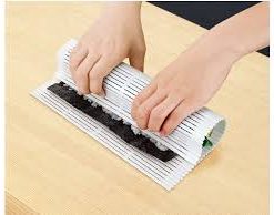 Mành cuộn Sushi bằng nhựa  (cỡ vừa)